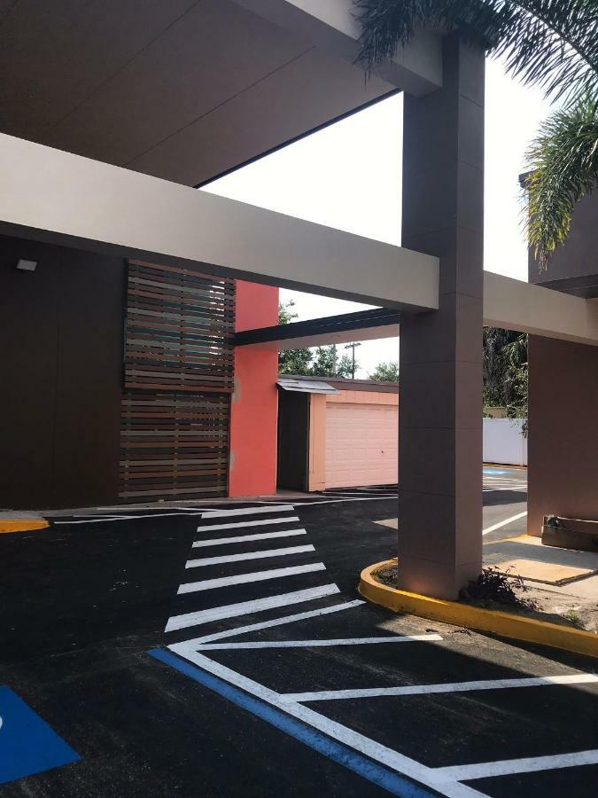 Tropical Inn & Suites, Downtown Clearwater Exterior photo